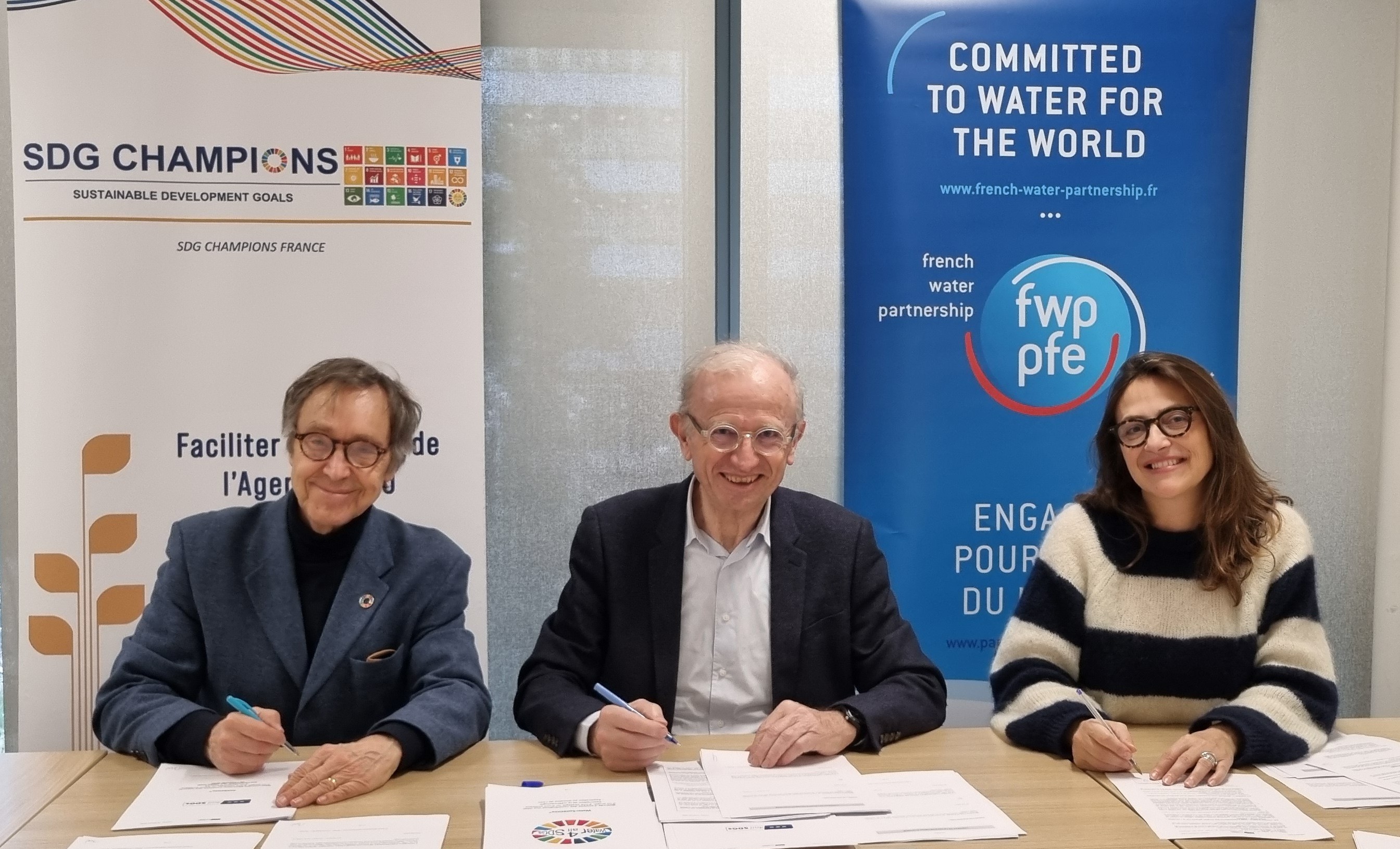 Signature of 4allSDGs licenses and sub-licenses between the author of the methodology, the French Water Partnership, and SDG Champions France